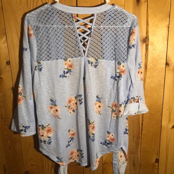 Button-up top - Picture 4 of 5